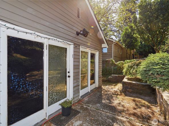 9059 Carkeek Drive S, Seattle WA 98118