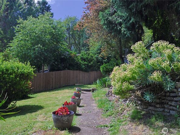 9059 Carkeek Drive S, Seattle WA 98118
