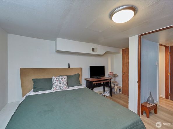 9059 Carkeek Drive S, Seattle WA 98118