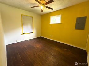 9059 Carkeek Drive S, Seattle WA 98118