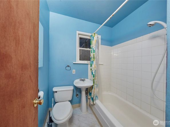 9059 Carkeek Drive S, Seattle WA 98118