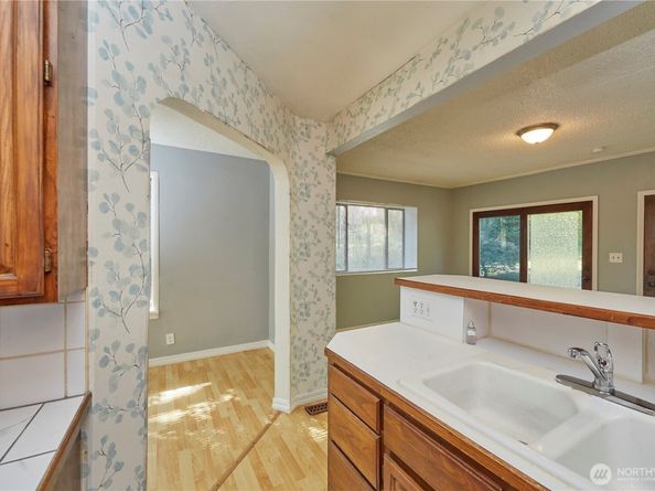 9059 Carkeek Drive S, Seattle WA 98118