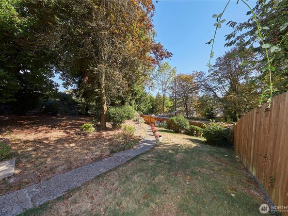 9059 Carkeek Drive S, Seattle WA 98118