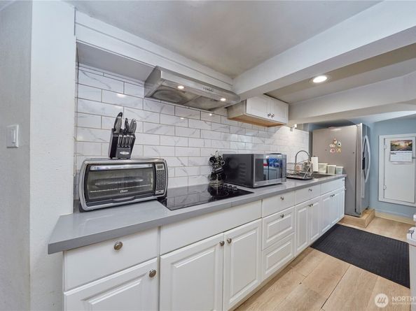 9059 Carkeek Drive S, Seattle WA 98118