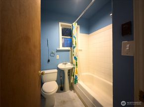 9059 Carkeek Drive S, Seattle WA 98118