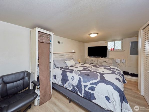 9059 Carkeek Drive S, Seattle WA 98118