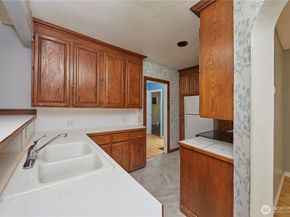 9059 Carkeek Drive S, Seattle WA 98118