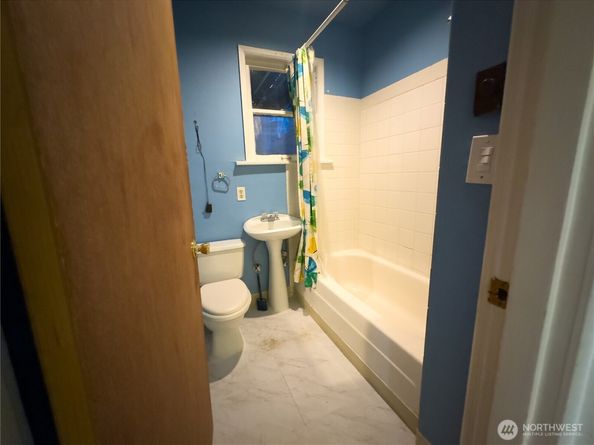 9059 Carkeek Drive S, Seattle WA 98118
