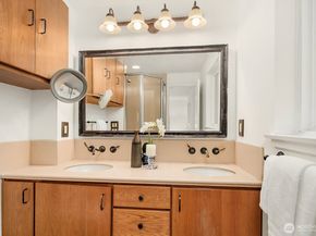 475 Mt Hood Drive SW, Issaquah WA 98027