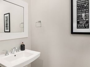 901 W McGraw Street 6, Seattle WA 98119