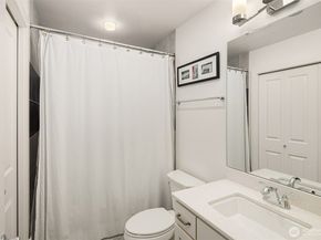 901 W McGraw Street 6, Seattle WA 98119