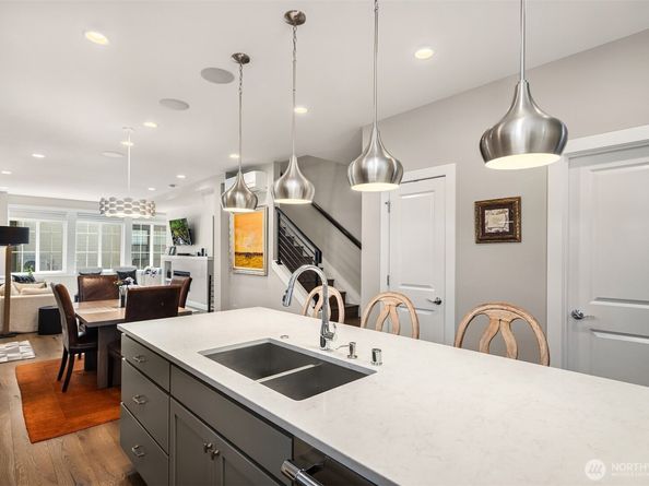 901 W McGraw Street 6, Seattle WA 98119