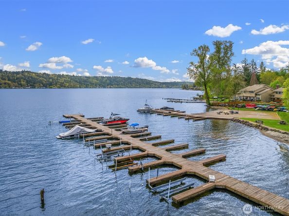 3834 175th Avenue NE 209, Redmond WA 98052