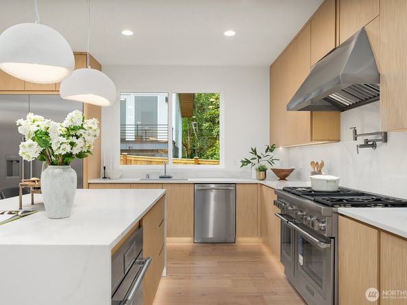 3983 162nd Place SE, Bellevue WA 98006