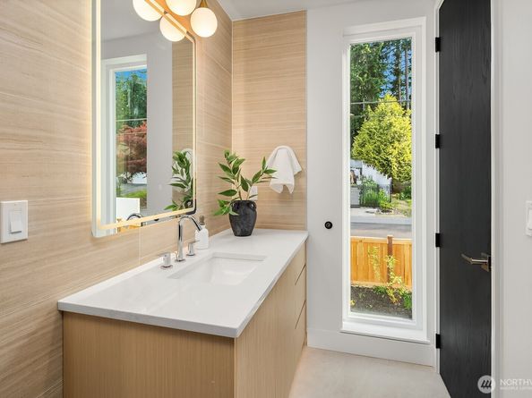 3983 162nd Place SE, Bellevue WA 98006