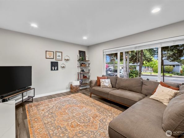 13437 4Th Avenue SW, Burien WA 98146