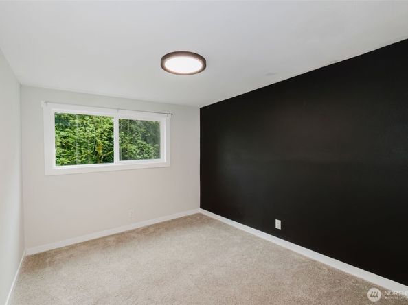 5450 NE Laura Loop, Poulsbo WA 98370