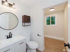 5450 NE Laura Loop, Poulsbo WA 98370