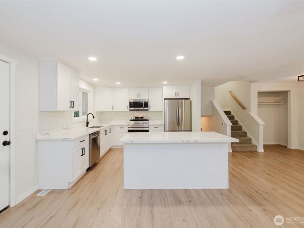5450 NE Laura Loop, Poulsbo WA 98370