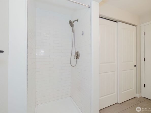 5450 NE Laura Loop, Poulsbo WA 98370