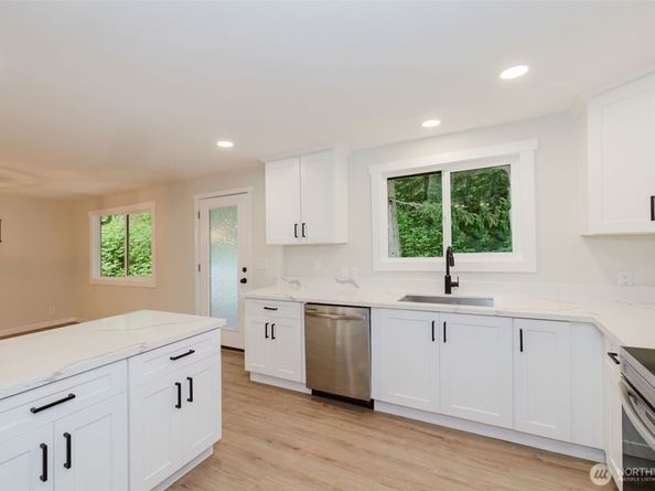 5450 NE Laura Loop, Poulsbo WA 98370