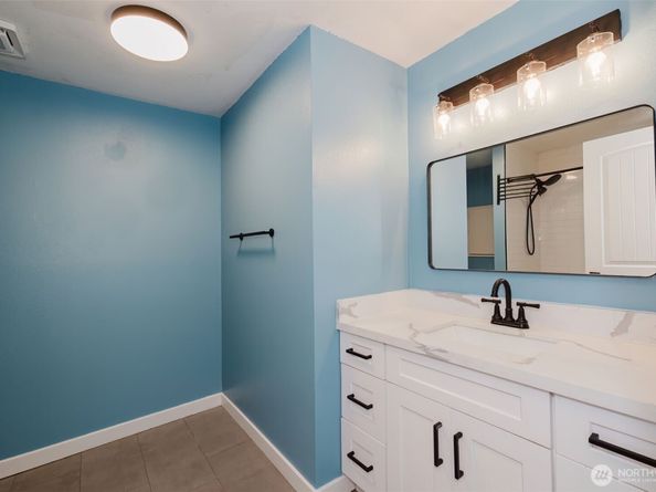 5450 NE Laura Loop, Poulsbo WA 98370