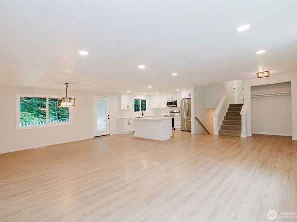 5450 NE Laura Loop, Poulsbo WA 98370