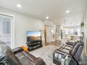 13717 Admiralty Way L3, Lynnwood WA 98087