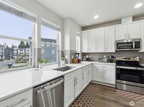 13717 Admiralty Way L3, Lynnwood WA 98087