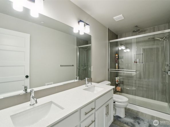 13717 Admiralty Way L3, Lynnwood WA 98087