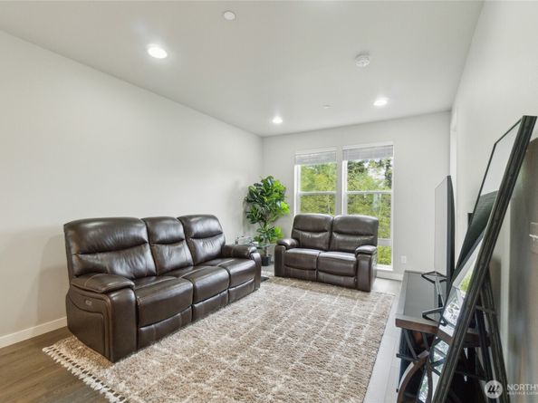 13717 Admiralty Way L3, Lynnwood WA 98087