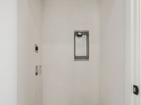 817 C S Rose Street, Seattle WA 98108