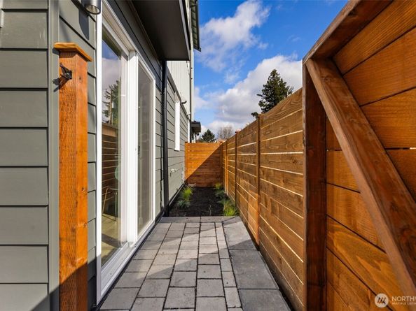 817 C S Rose Street, Seattle WA 98108