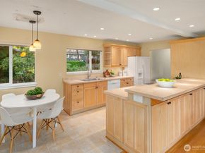 2965 74 Avenue SE, Mercer Island WA 98040