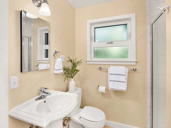 2965 74 Avenue SE, Mercer Island WA 98040