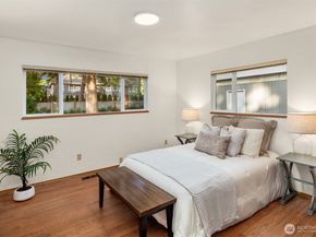 2965 74 Avenue SE, Mercer Island WA 98040