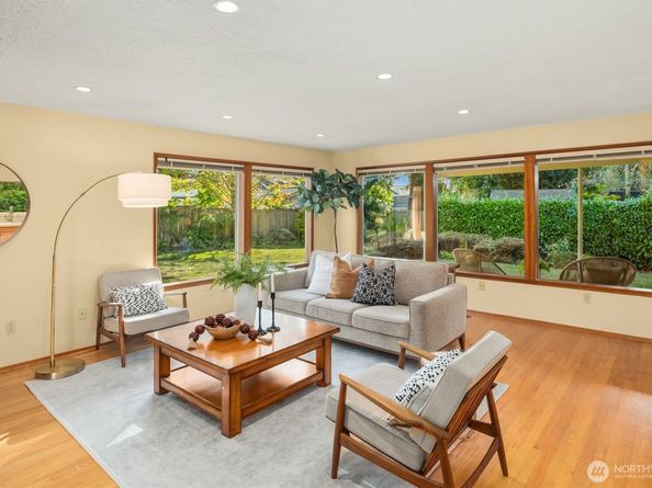 2965 74 Avenue SE, Mercer Island WA 98040