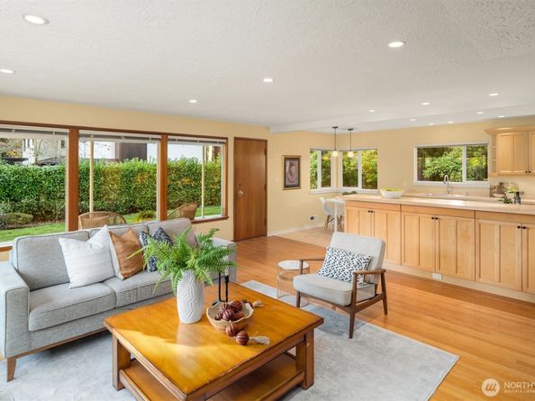 2965 74 Avenue SE, Mercer Island WA 98040