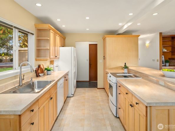 2965 74 Avenue SE, Mercer Island WA 98040