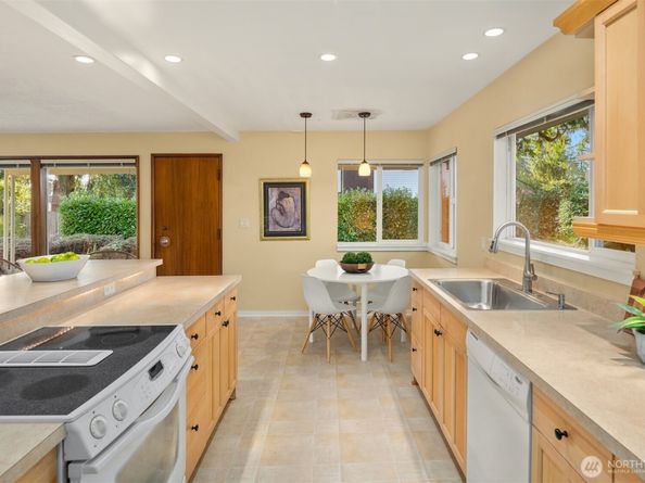 2965 74 Avenue SE, Mercer Island WA 98040