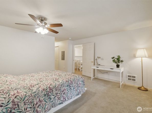 4133 224th Lane SE 302, Issaquah WA 98029