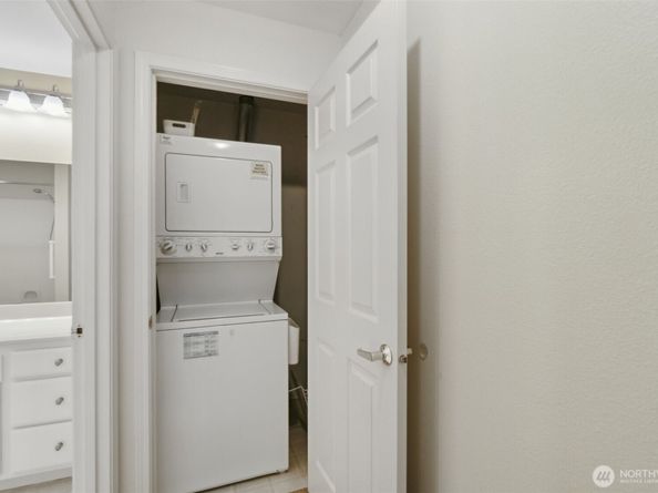 4133 224th Lane SE 302, Issaquah WA 98029