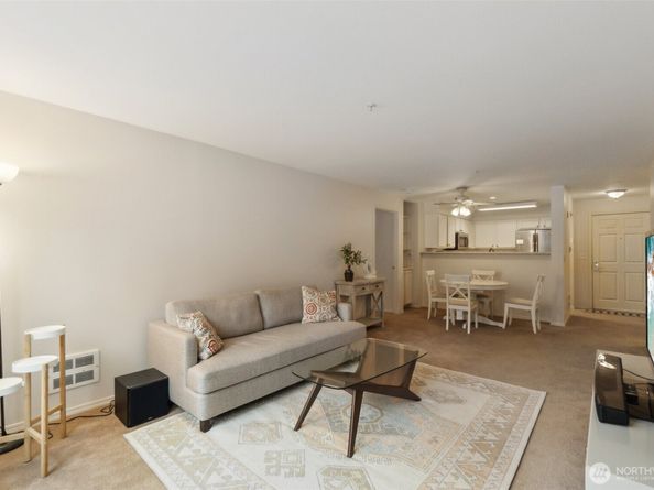 4133 224th Lane SE 302, Issaquah WA 98029