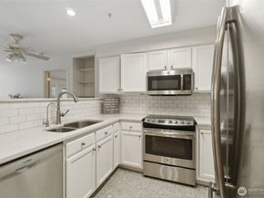 4133 224th Lane SE 302, Issaquah WA 98029