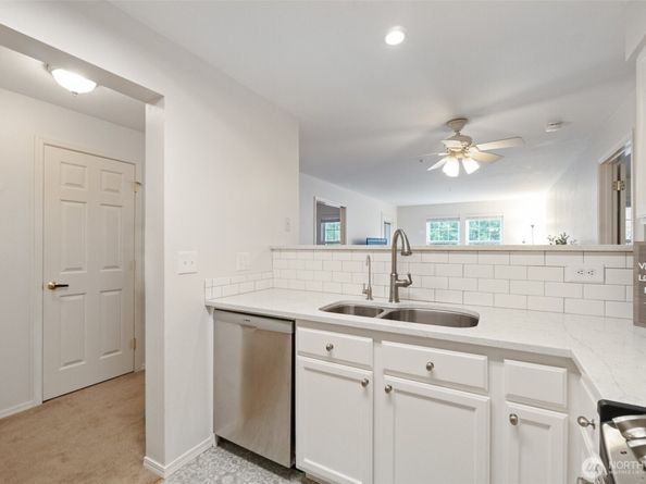 4133 224th Lane SE 302, Issaquah WA 98029