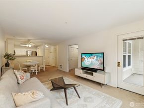 4133 224th Lane SE 302, Issaquah WA 98029