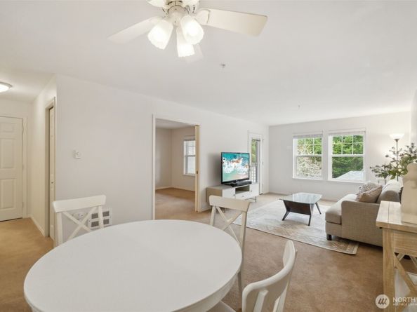 4133 224th Lane SE 302, Issaquah WA 98029