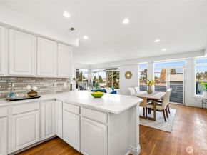 18 Florentia Street, Seattle WA 98109
