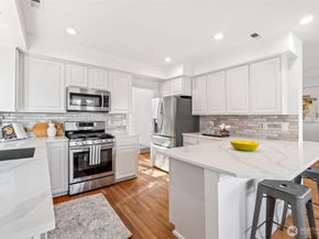 18 Florentia Street, Seattle WA 98109