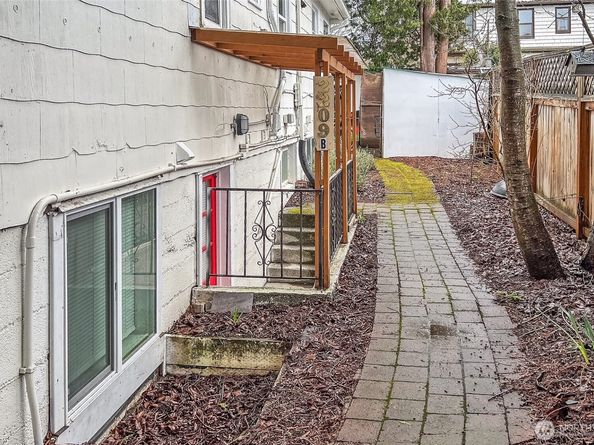 2209 E Roanoke Street, Seattle WA 98112